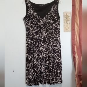 Jones wear sleeveless dress